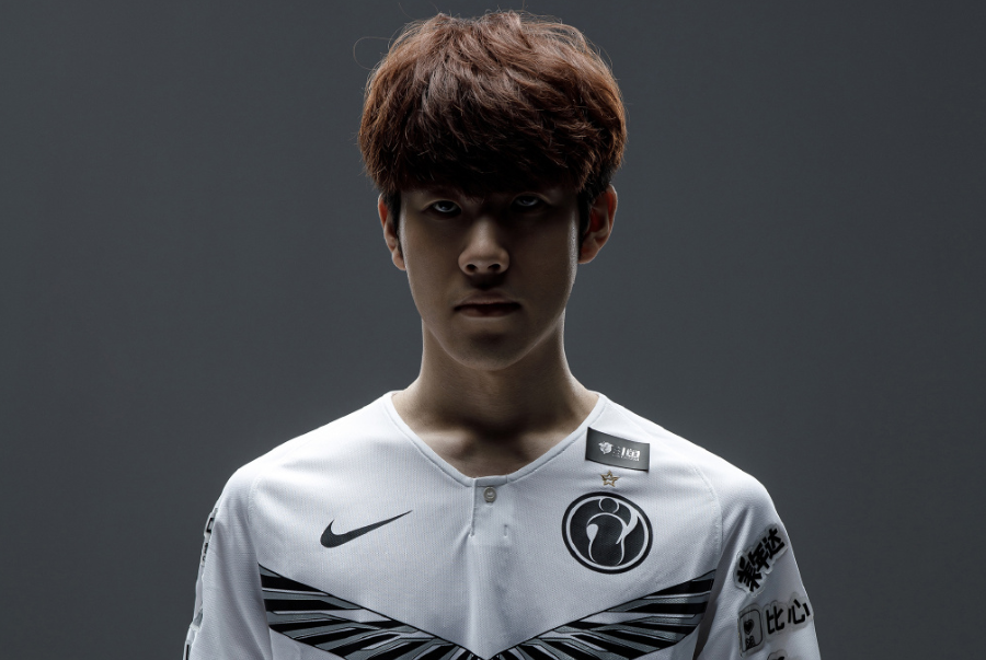 Bilibili Gaming 官方：由于个人家庭原因，教练BigWei将暂时离开比赛进行休息和调整