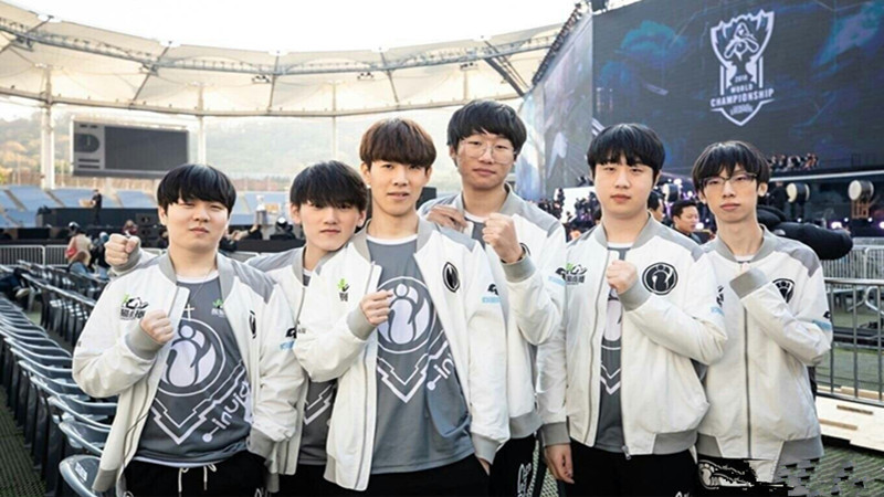 BLG群访 教练：大家都打得很好 红色方确实BP有点难做